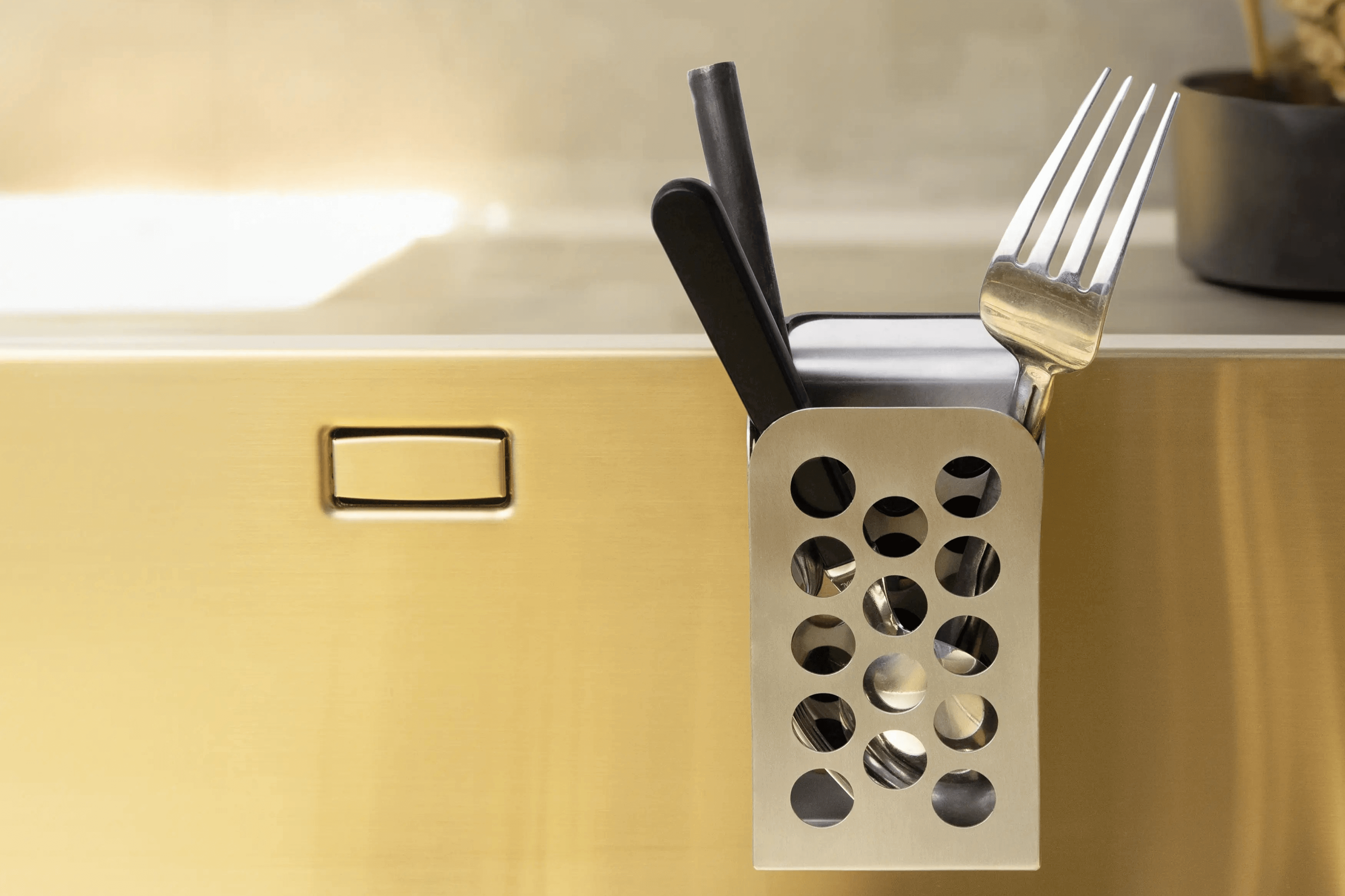 Cutlery Caddy vs. Drawer Organizer: Which is the Best Cutlery Organizer for Your Kitchen?