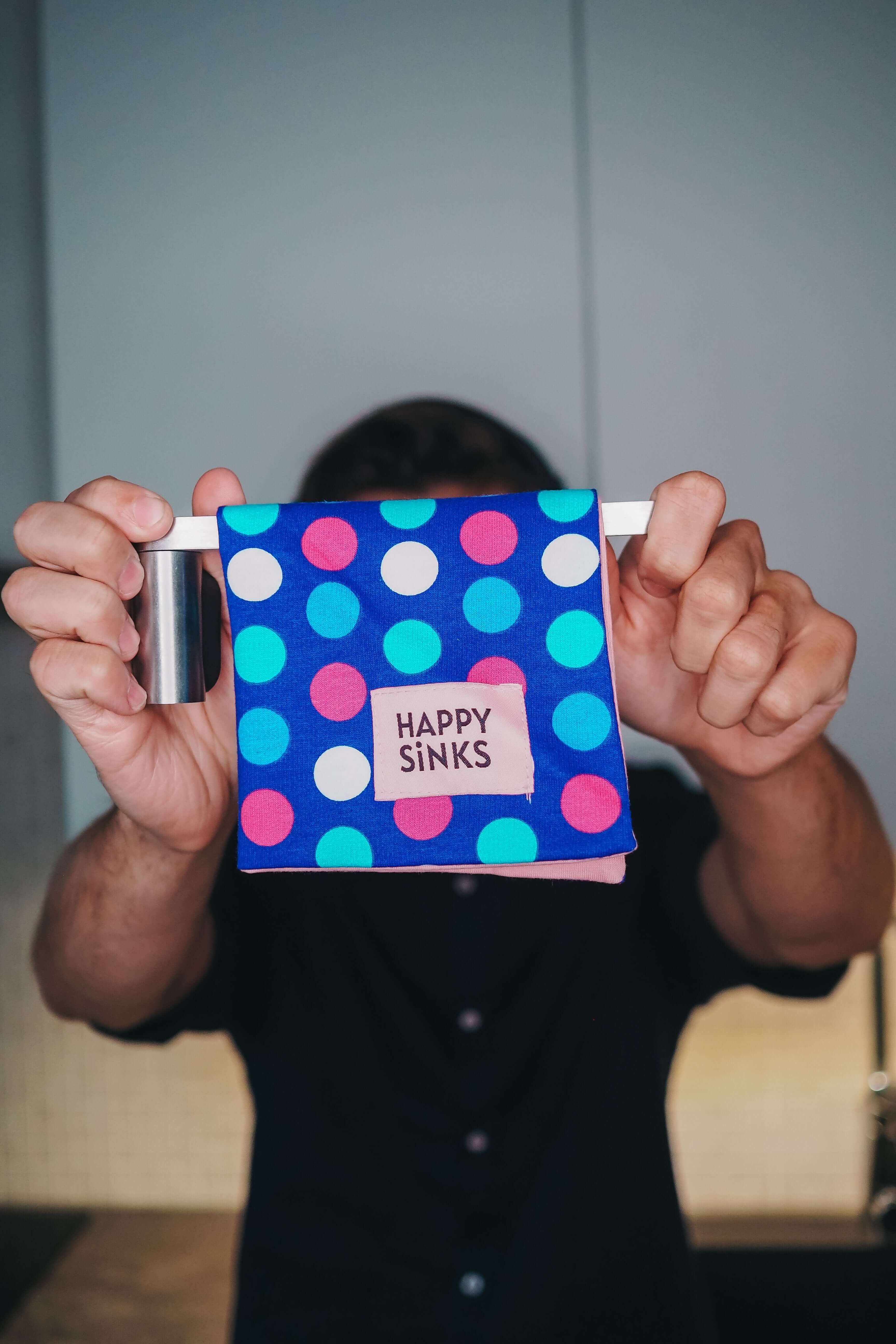 HAPPY SiNKS products colorful magnetic cloth holder with polka dot dish cloth in kitchen environment