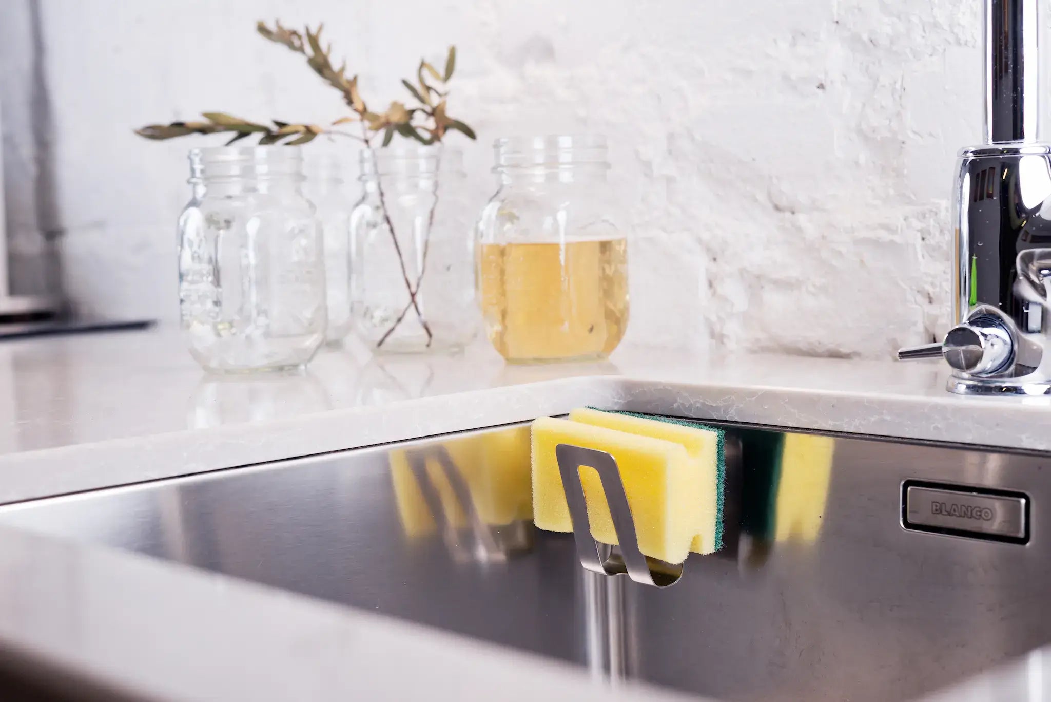 Schwammhalter für die Spüle – magnetisch aus Edelstahl – HAPPY SiNKS